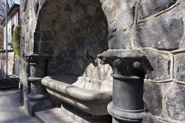 Public bronze sculpture "Fountain" in Hamburg